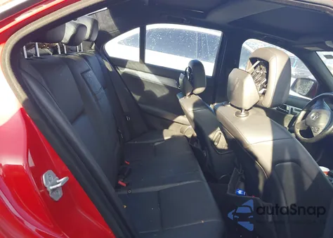 2009 Mercedes-Benz C 300 Sport z USA, uszkodzony, nr VIN WDDGF54X79R044321